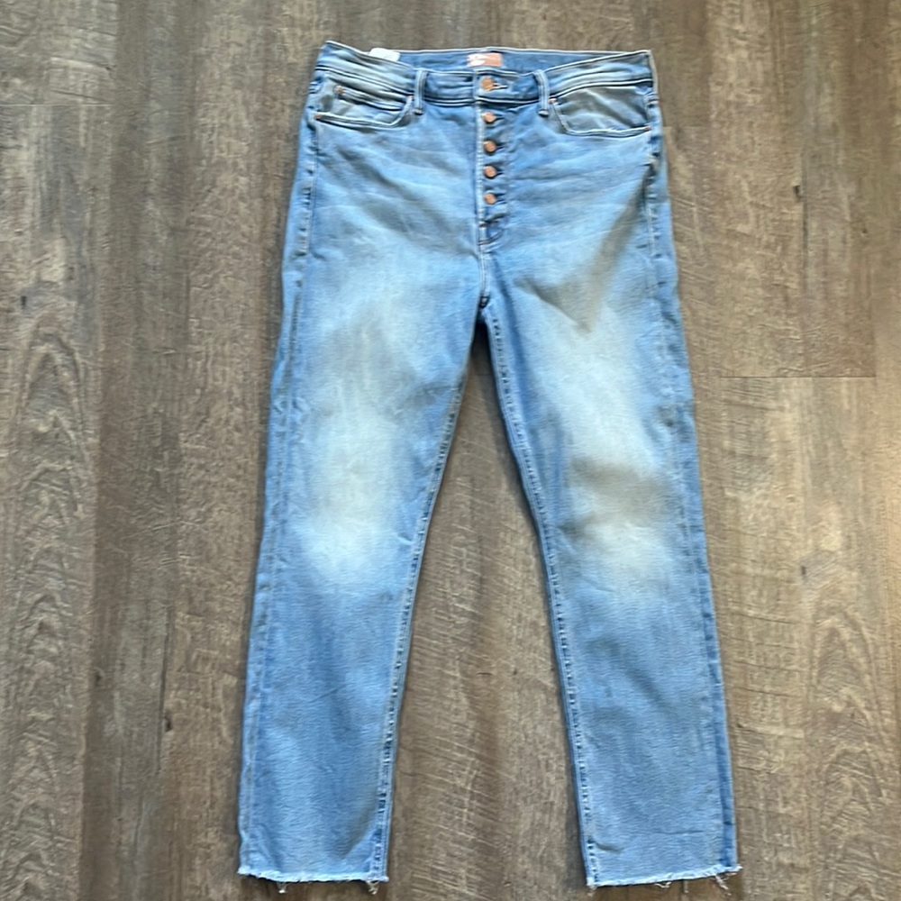 MOTHER Blue Cropped Ankle Jeans with Classic Stonewash